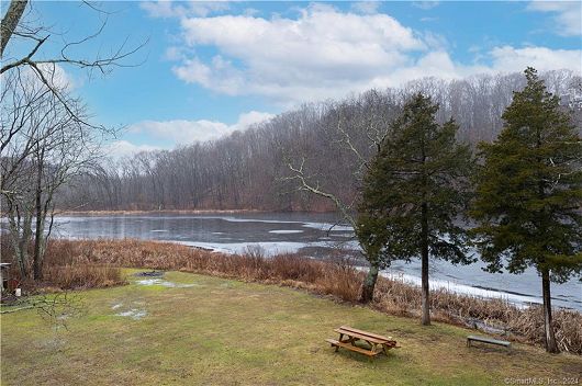 33 Off Twin Lakes, North Branford, CT 06471