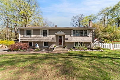 5 Woodlawn Dr, Bethel, CT 06801 United States