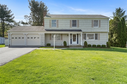 7 Far Horizons Dr, Bethel, CT 06801 United States