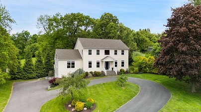 8 Meadowview Dr, Brookfield, CT 06804 United States