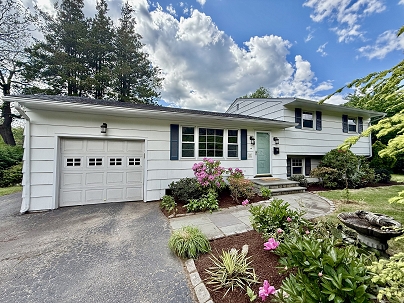 12 Sugar Plum Ln, Fairfield, CT 06824 United States