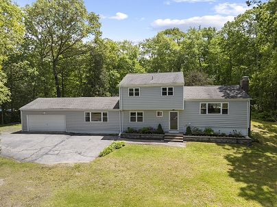 15 Ridgewood Dr, Monroe, CT 06468 United States