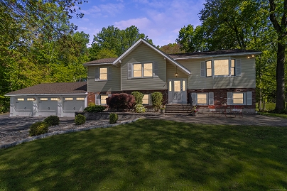 14 Fleetwood Dr, New Fairfield, CT 06812 United States
