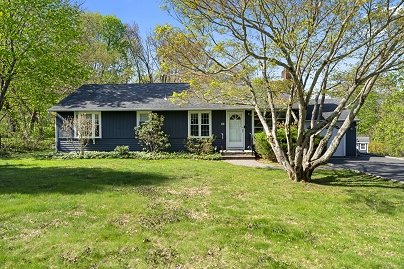 11 Knollwood Dr, Newtown, CT 06470 United States