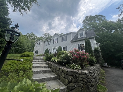 2 Abbey Ln, Newtown, CT 06470 United States