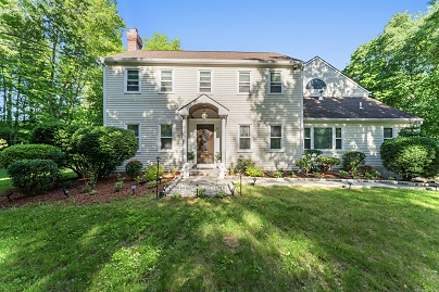32 Echo Valley Rd, Newtown, CT 06470 United States