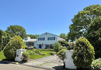 12 Rolling Ln, Norwalk, CT 06851 United States
