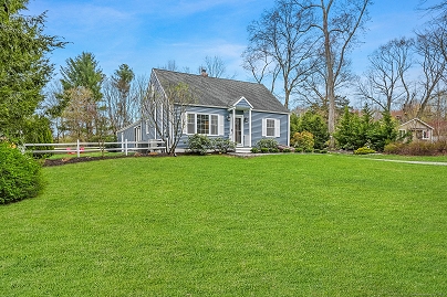 12 Maple Ln, Shelton, CT 06484 United States