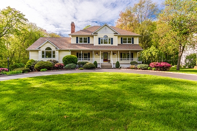 43 Roaring Brook Ln, Shelton, CT 06484 United States