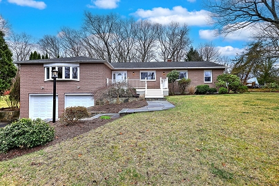 56 Maple Ln, Shelton, CT 06484 United States
