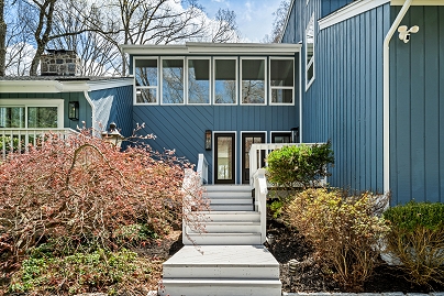 16 Hedge Brook Ln, Stamford, CT 06903 United States
