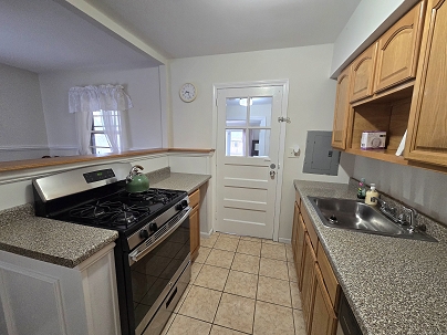 166 Larkin Ct, Stratford, CT 06615 United States