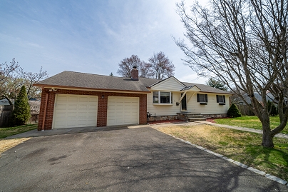 90 Bayberry Ln, Stratford, CT 06614 United States