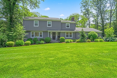 112 Greenbrier Rd, Trumbull, CT 06611 United States