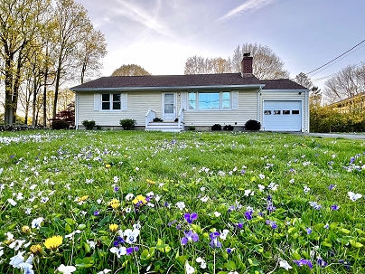115 Deerfield Dr, Trumbull, CT 06611 United States