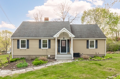 123 Hilltop Dr, Trumbull, CT 06611 United States