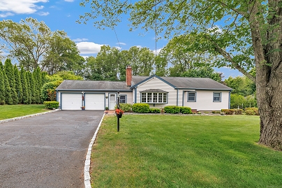 131 Ridgeview Ave, Trumbull, CT 06611 United States