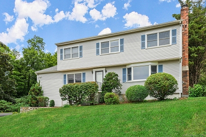 14 Stirrup Dr, Trumbull, CT 06611 United States