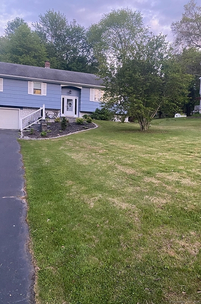 15 Brookhedge Rd, Trumbull, CT 06611 United States