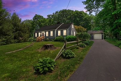 2 Stowe Pl, Trumbull, CT 06611 United States