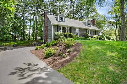 29 Saybrook Rd, Trumbull, CT 06611 United States