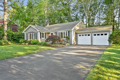 41 White Birch Dr, Trumbull, CT 06611 United States