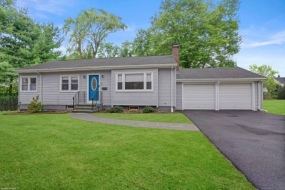 44 Botsford Pl, Trumbull, CT 06611 United States