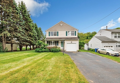 9 Cypress Ln, Trumbull, CT 06611 United States