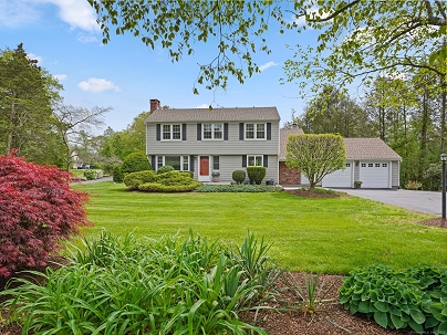 94 Porters Hill Rd, Trumbull, CT 06611 United States