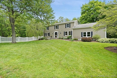 7 Roscrea Pl, Weston, CT 06883 United States