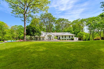 95 Treadwell Ln, Weston, CT 06883 United States