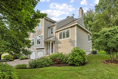 11 Essex Ct, Avon, CT 06001 United States