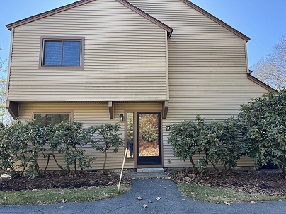 17 Maple Ln, Avon, CT 06001 United States