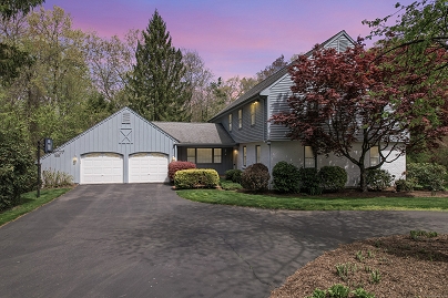 32 Woodmont Rd, Avon, CT 06001 United States