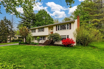 1 Meadowview Ln, Bloomfield, CT 06002 United States