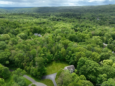 24 Secret Mountain Trl, Canton, CT 06019 United States