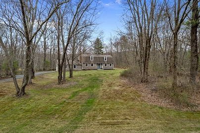 7 Southwood Ln, East Granby, CT 06026 United States