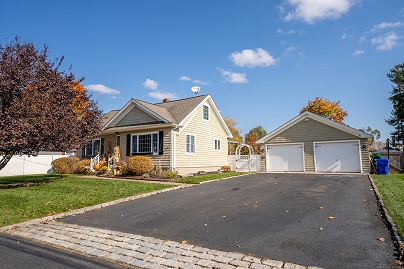 17 Saint Thomas St, Enfield, CT 06082 United States