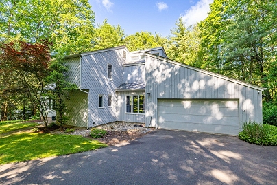 20 Roundhill Rd, Granby, CT 06035 United States