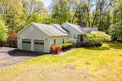 136 Stratton Brook Rd, Simsbury, CT 06070 United States