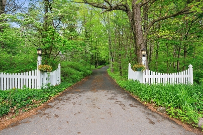 272 Stratton Brook Rd, Simsbury, CT 06092 United States