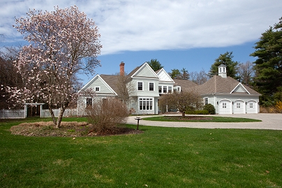 3 Ridgebury Rd, Simsbury, CT 06001 United States