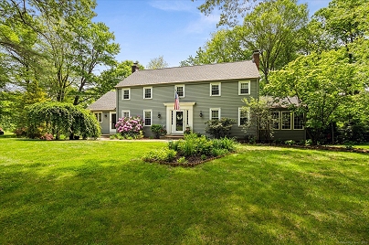 8 Buttonwood Dr, Simsbury, CT 06070 United States