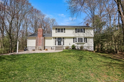 8 Gregory Ln, Simsbury, CT 06070 United States