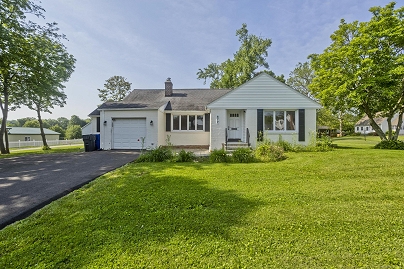 677 Thompsonville Rd, Suffield, CT 06078 United States