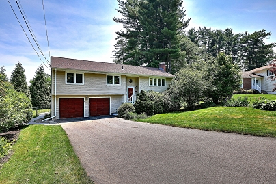 17 Farmstead Ln, West Hartford, CT 06117 United States
