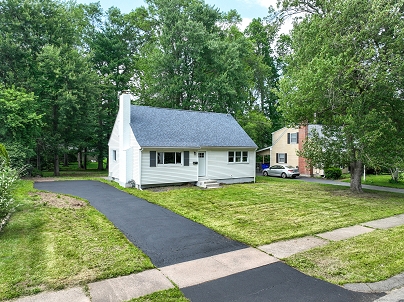 32 Miles Standish Dr, West Hartford, CT 06107 United States