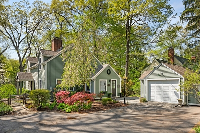 353 Ridgewood Rd, West Hartford, CT 06107 United States