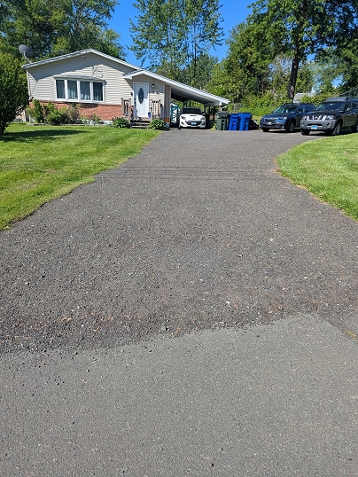 4 Lynn Ln, Windsor Locks, CT 06096 United States