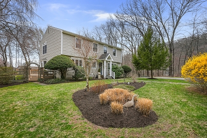 21 Aspetuck Pines Dr, New Milford, CT 06776 United States
